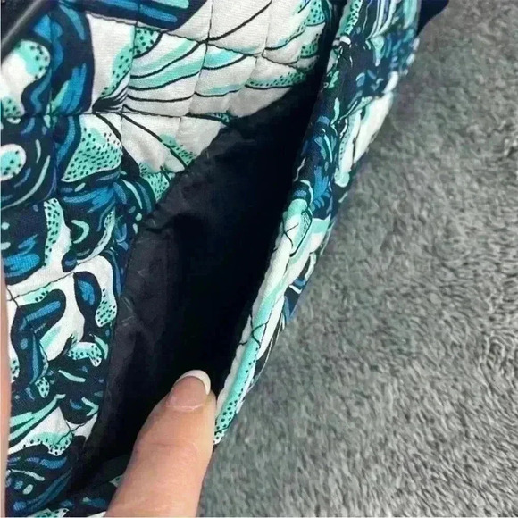 Vera Bradley Trimmed Crossbody Bag in Shore Enough NWT - Picture 4 of 9